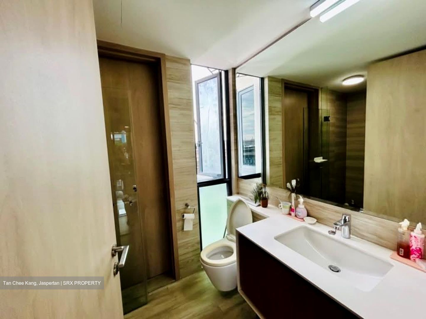 J Gateway (D22), Condominium #530641411